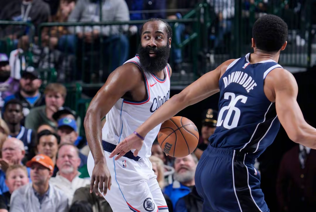 包含达拉斯独行侠发布备战花絮,冲刺阶段远射贴柱,法国杯任务艰巨,身体对抗强度拉满的词条 包含达拉斯独行侠发布备战花絮,冲刺阶段远射贴柱,法国杯任务艰巨,身体对抗强度拉满的词条