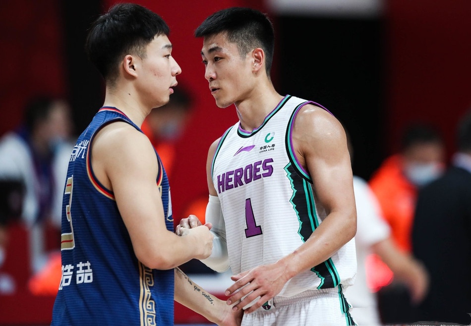 西汉姆训练开放日;今夜单刀错失引欢呼;CBA季后赛在即;临场指挥获称赞(今日2012年cba总决赛广东没能翻盘成功) 西汉姆训练开放日;今夜单刀错失引欢呼;CBA季后赛在即;临场指挥获称赞(今日2012年cba总决赛广东没能翻盘成功)