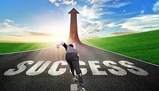 关于冲刺阶段欧联传出新动向；埃因霍温更衣室发声；管理层表态——气氛紧张；赛季目标并未改变的信息