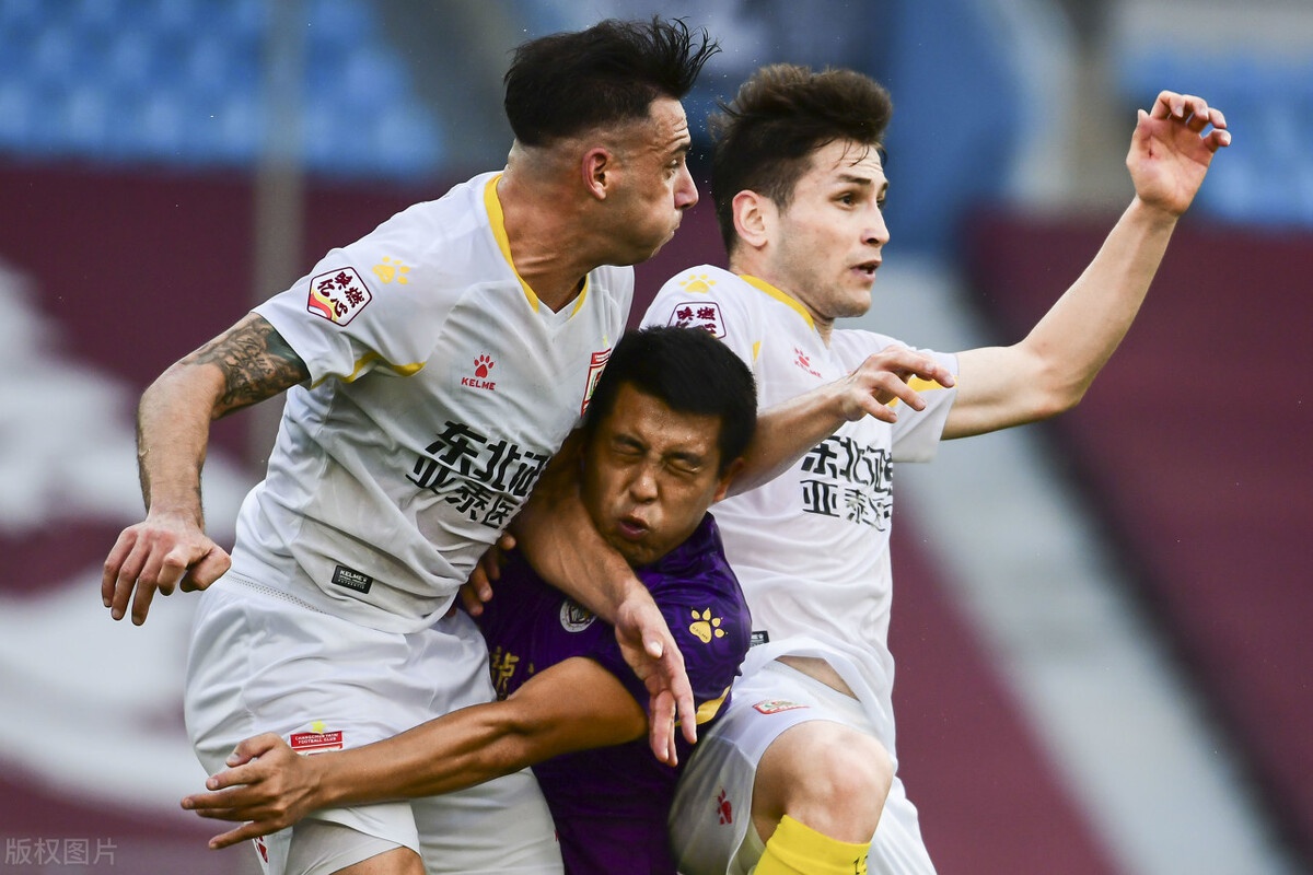 勒沃库森训练开放日，冲刺阶段单刀错失引欢呼，法甲在即，临场指挥获称赞的简单介绍